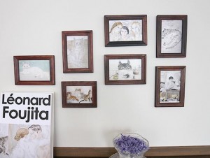 ポストカードの飾り方・壁を傷つけずに取り付けたい。