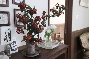 アメリカコデマリ「ディアボロ」生ける６月ワインレッドの実