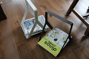 【新聞の収納ラック】オシャレにストッカーしたい。持ち運びがラク！