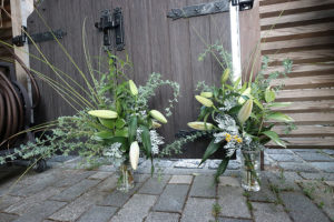お盆の仏花(墓花/盆花)をユリと庭の植物で自作してみました