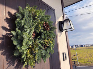 【生のモミのクリスマス用玄関リース】これ造花じゃないです！