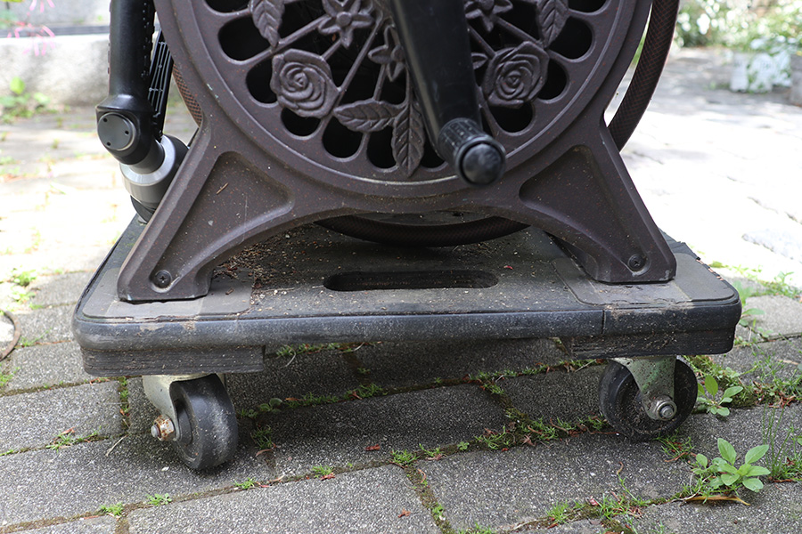 散水ホース　キャスター　便利