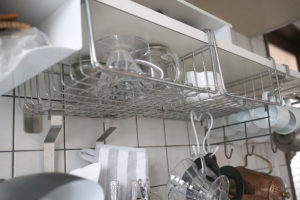 【棚下吊り下げラック】キッチンで愛用して5年目便利でおすすめ