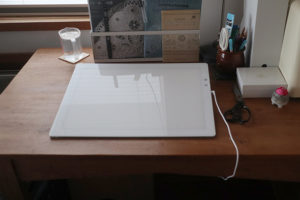 刺繍などの図案をキレイに転写する道具「トレース用ライト」